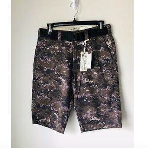 NWT Islandia Clothing Company Camo Shorts w/ Belt